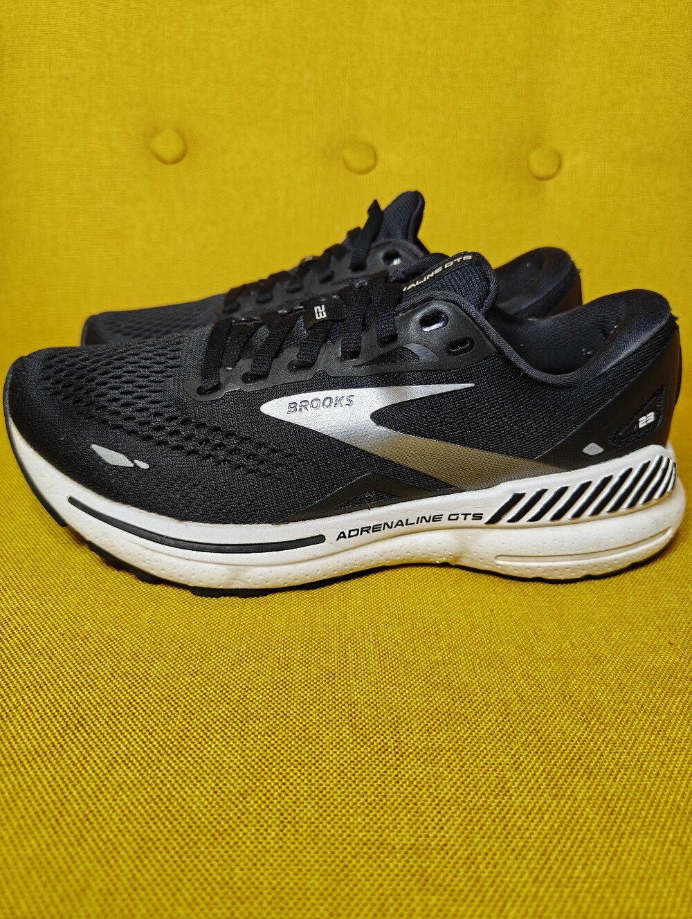 Brooks Adrenaline GTS 23 Women's Sneakers Black/White/Silver Running Shoes Sz 6